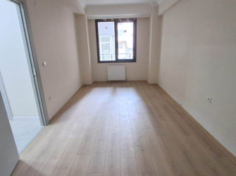 Güngören Merkez'de 1,Kat Cadde Üstü 2+1 Asansörlü 90 m2 Sıfır 