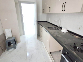 Güngören Merkez'de 1,Kat Cadde Üstü 2+1 Asansörlü 90 m2 Sıfır 