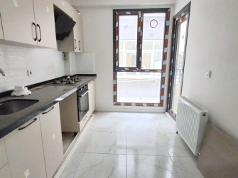 Güngören Merkez'de 1,Kat Cadde Üstü 2+1 Asansörlü 90 m2 Sıfır 