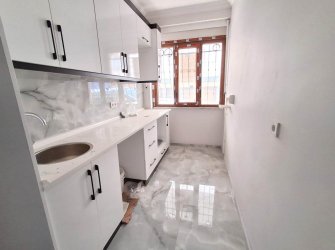 Güngören Merkez'de K.Otoparklı 2+1 Sıfır 80 m2 Yüksek Giriş