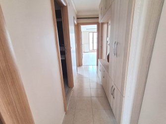 Güngören'de Tramvaya Yakın 2+1 Asansörlü 3,Kat  9 Yıllık Bina 