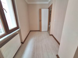 Güngören'de Tramvaya Yakın 2+1 Asansörlü 3,Kat  9 Yıllık Bina 