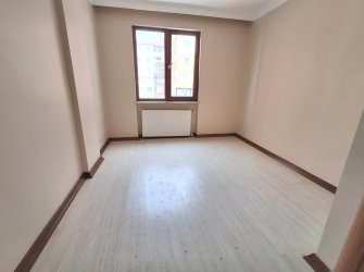 Güngören'de Tramvaya Yakın 2+1 Asansörlü 3,Kat  9 Yıllık Bina 