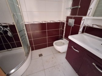 Güngören'de Tramvaya Yakın 2+1 Asansörlü 3,Kat  9 Yıllık Bina 