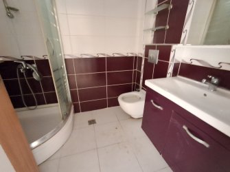 Güngören'de Tramvaya Yakın 2+1 Asansörlü 3,Kat  9 Yıllık Bina 