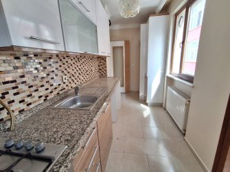 Güngören'de Tramvaya Yakın 2+1 Asansörlü 3,Kat  9 Yıllık Bina 