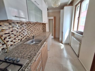 Güngören'de Tramvaya Yakın 2+1 Asansörlü 3,Kat  9 Yıllık Bina 