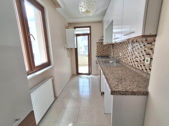 Güngören'de Tramvaya Yakın 2+1 Asansörlü 3,Kat  9 Yıllık Bina 