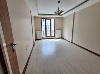 Güngören'de Tramvaya Yakın 2+1 Asansörlü 3,Kat  9 Yıllık Bina 