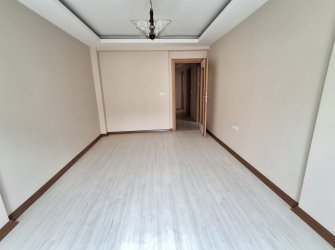 Güngören'de Tramvaya Yakın 2+1 Asansörlü 3,Kat  9 Yıllık Bina 