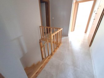 Güngören'de Alt Kat 3+1 Üst Kat 2+1 Ayrı Girişli 200 m2 Dubleks