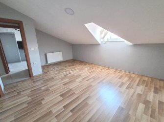 Güngören'de Alt Kat 3+1 Üst Kat 2+1 Ayrı Girişli 200 m2 Dubleks