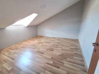 Güngören'de Alt Kat 3+1 Üst Kat 2+1 Ayrı Girişli 200 m2 Dubleks