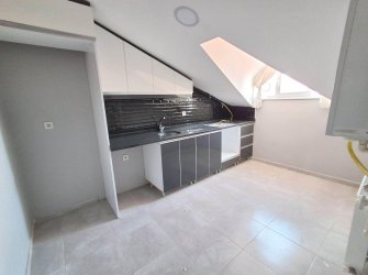 Güngören'de Alt Kat 3+1 Üst Kat 2+1 Ayrı Girişli 200 m2 Dubleks