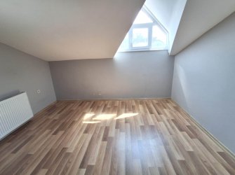 Güngören'de Alt Kat 3+1 Üst Kat 2+1 Ayrı Girişli 200 m2 Dubleks