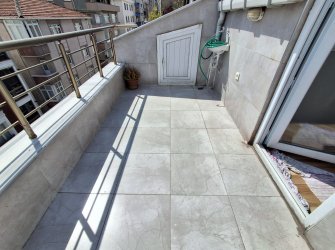 Güngören'de Alt Kat 3+1 Üst Kat 2+1 Ayrı Girişli 200 m2 Dubleks