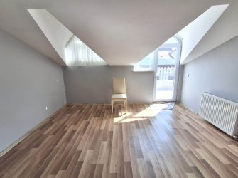 Güngören'de Alt Kat 3+1 Üst Kat 2+1 Ayrı Girişli 200 m2 Dubleks