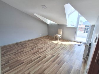 Güngören'de Alt Kat 3+1 Üst Kat 2+1 Ayrı Girişli 200 m2 Dubleks