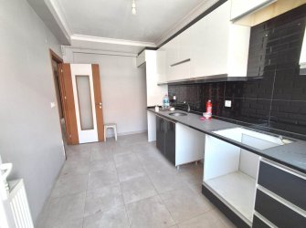 Güngören'de Alt Kat 3+1 Üst Kat 2+1 Ayrı Girişli 200 m2 Dubleks