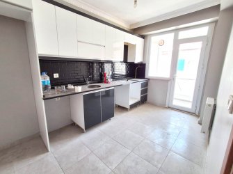 Güngören'de Alt Kat 3+1 Üst Kat 2+1 Ayrı Girişli 200 m2 Dubleks