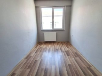 Güngören'de Alt Kat 3+1 Üst Kat 2+1 Ayrı Girişli 200 m2 Dubleks