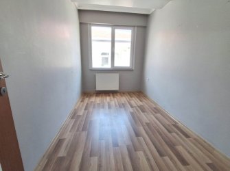 Güngören'de Alt Kat 3+1 Üst Kat 2+1 Ayrı Girişli 200 m2 Dubleks