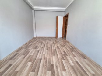 Güngören'de Alt Kat 3+1 Üst Kat 2+1 Ayrı Girişli 200 m2 Dubleks