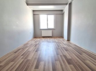 Güngören'de Alt Kat 3+1 Üst Kat 2+1 Ayrı Girişli 200 m2 Dubleks