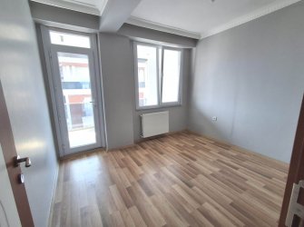 Güngören'de Alt Kat 3+1 Üst Kat 2+1 Ayrı Girişli 200 m2 Dubleks