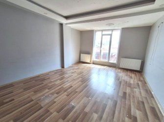 Güngören'de Alt Kat 3+1 Üst Kat 2+1 Ayrı Girişli 200 m2 Dubleks