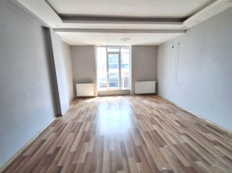 Güngören'de Alt Kat 3+1 Üst Kat 2+1 Ayrı Girişli 200 m2 Dubleks