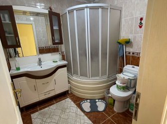 Bahçelievler'de Ebeveyn Banyolu 1, Kat 130 m2 Kredili 3+1Balkonlu