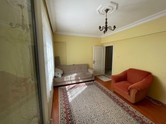 Bahçelievler'de Ebeveyn Banyolu 1, Kat 130 m2 Kredili 3+1Balkonlu