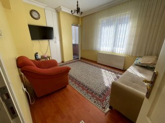 Bahçelievler'de Ebeveyn Banyolu 1, Kat 130 m2 Kredili 3+1Balkonlu