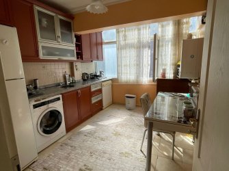 Bahçelievler'de Ebeveyn Banyolu 1, Kat 130 m2 Kredili 3+1Balkonlu
