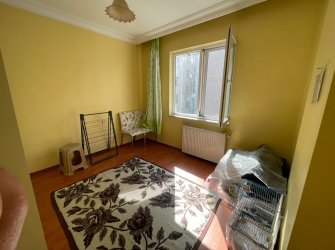 Bahçelievler'de Ebeveyn Banyolu 1, Kat 130 m2 Kredili 3+1Balkonlu