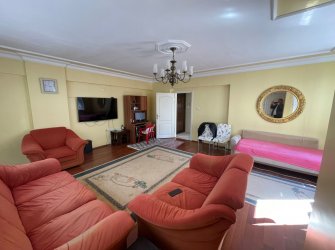 Bahçelievler'de Ebeveyn Banyolu 1, Kat 130 m2 Kredili 3+1Balkonlu