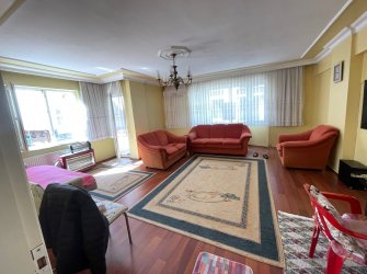 Bahçelievler'de Ebeveyn Banyolu 1, Kat 130 m2 Kredili 3+1Balkonlu