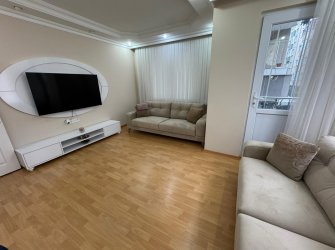 Bahçelievler Cumhuriyet'te 1,Kat Asansörlü 2+1 Balkonlu 80 m2 Daire