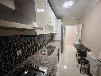 Bahçelievler Cumhuriyet'te 1,Kat Asansörlü 2+1 Balkonlu 80 m2 Daire