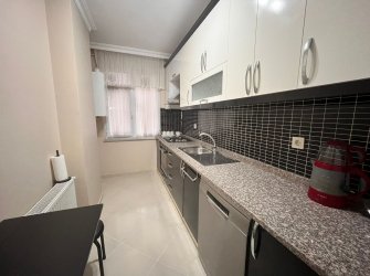 Bahçelievler Cumhuriyet'te 1,Kat Asansörlü 2+1 Balkonlu 80 m2 Daire