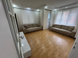 Bahçelievler Cumhuriyet'te 1,Kat Asansörlü 2+1 Balkonlu 80 m2 Daire