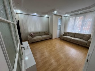 Bahçelievler Cumhuriyet'te 1,Kat Asansörlü 2+1 Balkonlu 80 m2 Daire