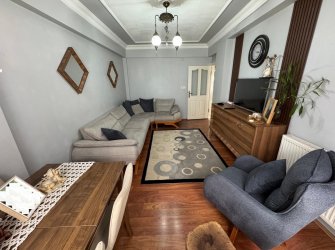 Bahçelievler Camlıkahve'de 2+1 Asansörlü 17 Yıllık 4,Kat Daire 75 m2