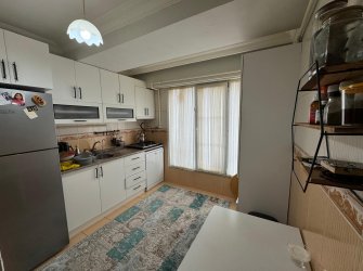 Bahçelievler Camlıkahve'de 2+1 Asansörlü 17 Yıllık 4,Kat Daire 75 m2