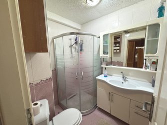 Bahçelievler Camlıkahve'de 2+1 Asansörlü 17 Yıllık 4,Kat Daire 75 m2