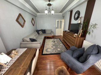 Bahçelievler Camlıkahve'de 2+1 Asansörlü 17 Yıllık 4,Kat Daire 75 m2