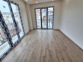 Bahçelievler M.Kemal Cd'sine 6,Kat Sıfır 2+1Köşe 80 m2 Asansörlü