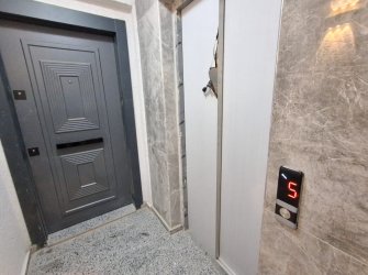 Bahçelievler Parseller'de 5,Kat Ön Cephe 2+1 Sıfır 80 m2 Asansörlü