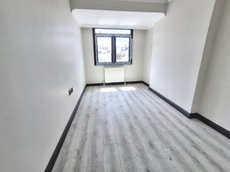 Bahçelievler'de Metroya Yakın 2+1 Sıfır 5, Kat Asansörlü 80 m2 Balkonlu